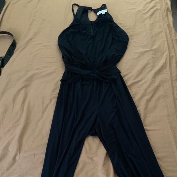 One piece - Picture 1 of 3